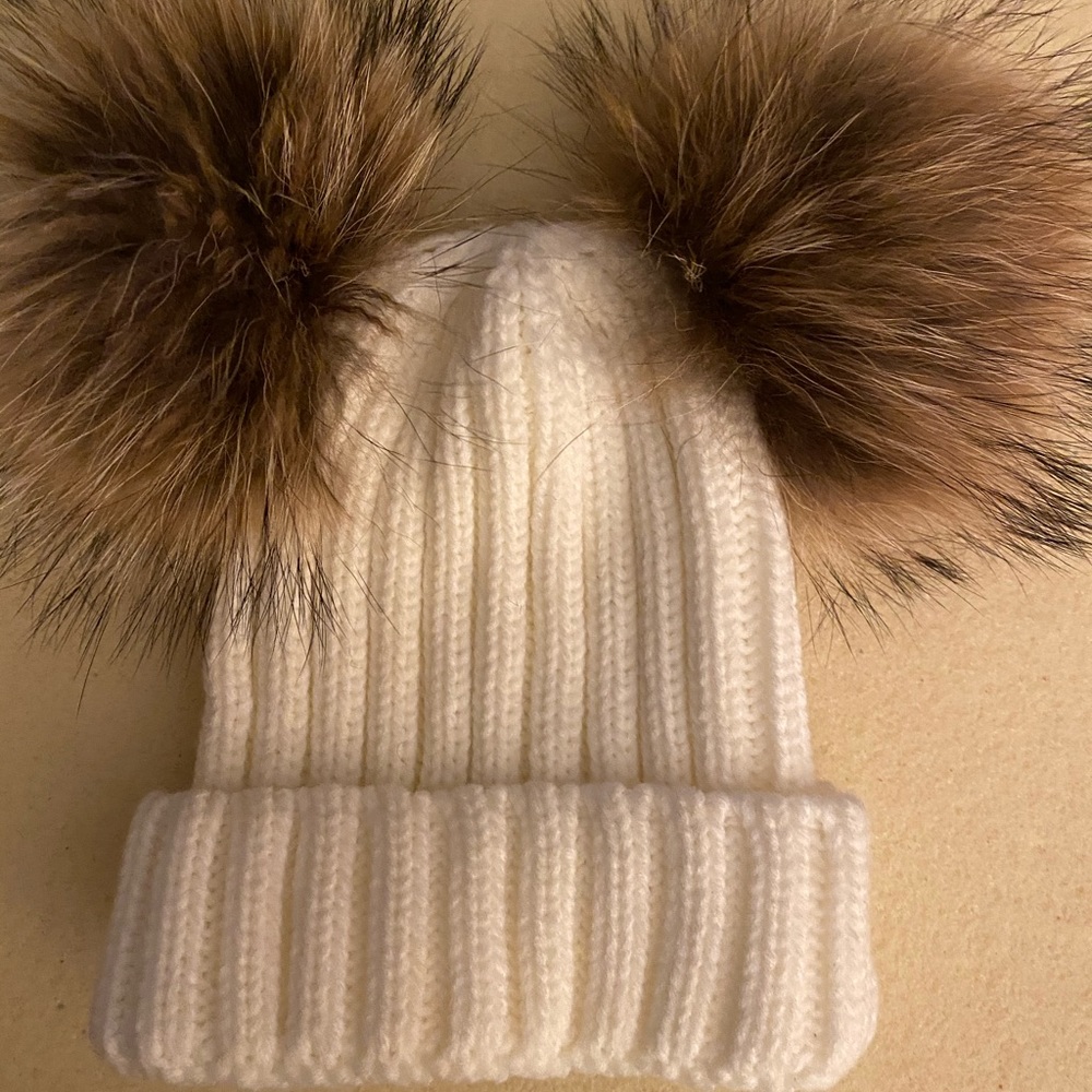 TWO POM POM SUPER CUTE BEANIE